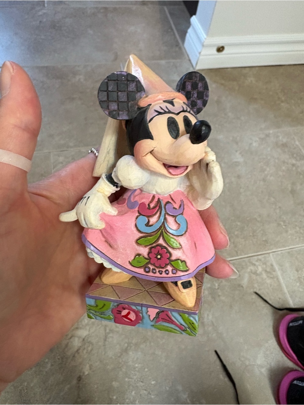Disney Traditions Jim Shore Minnie Mouse Demure and Sweet Princess.